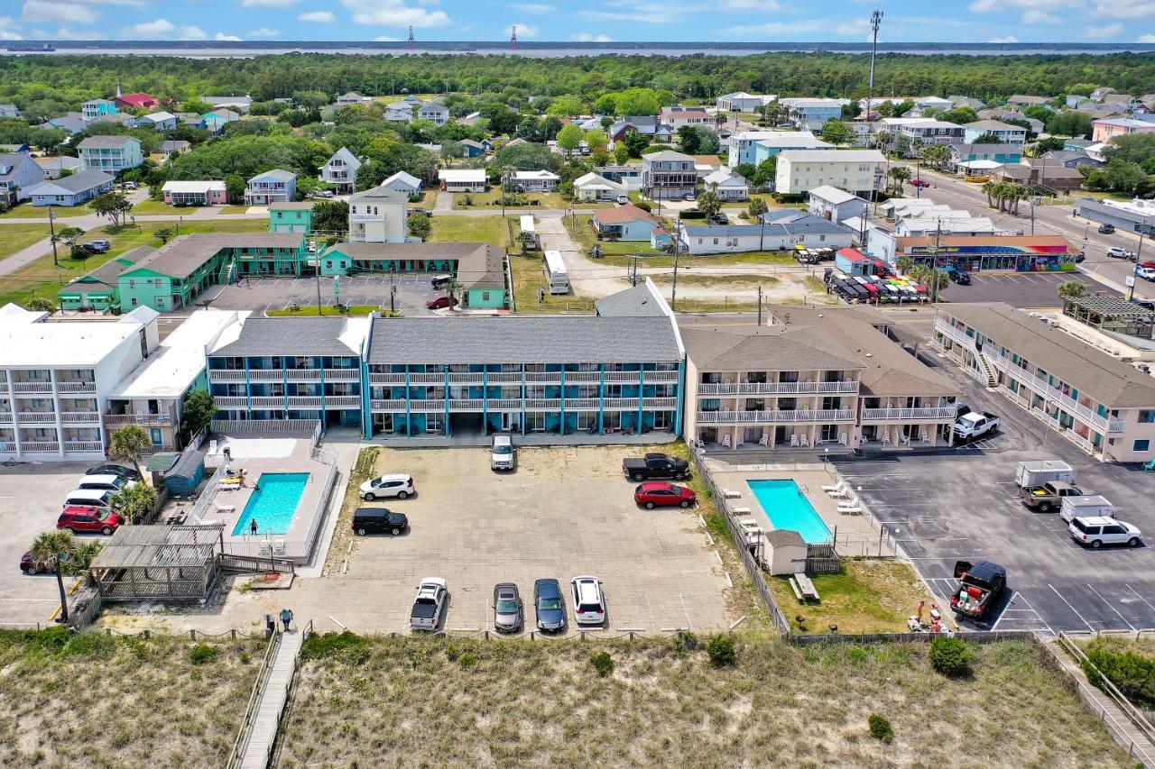 Admiral'S Quarters Motel Kure Beach Exterior photo